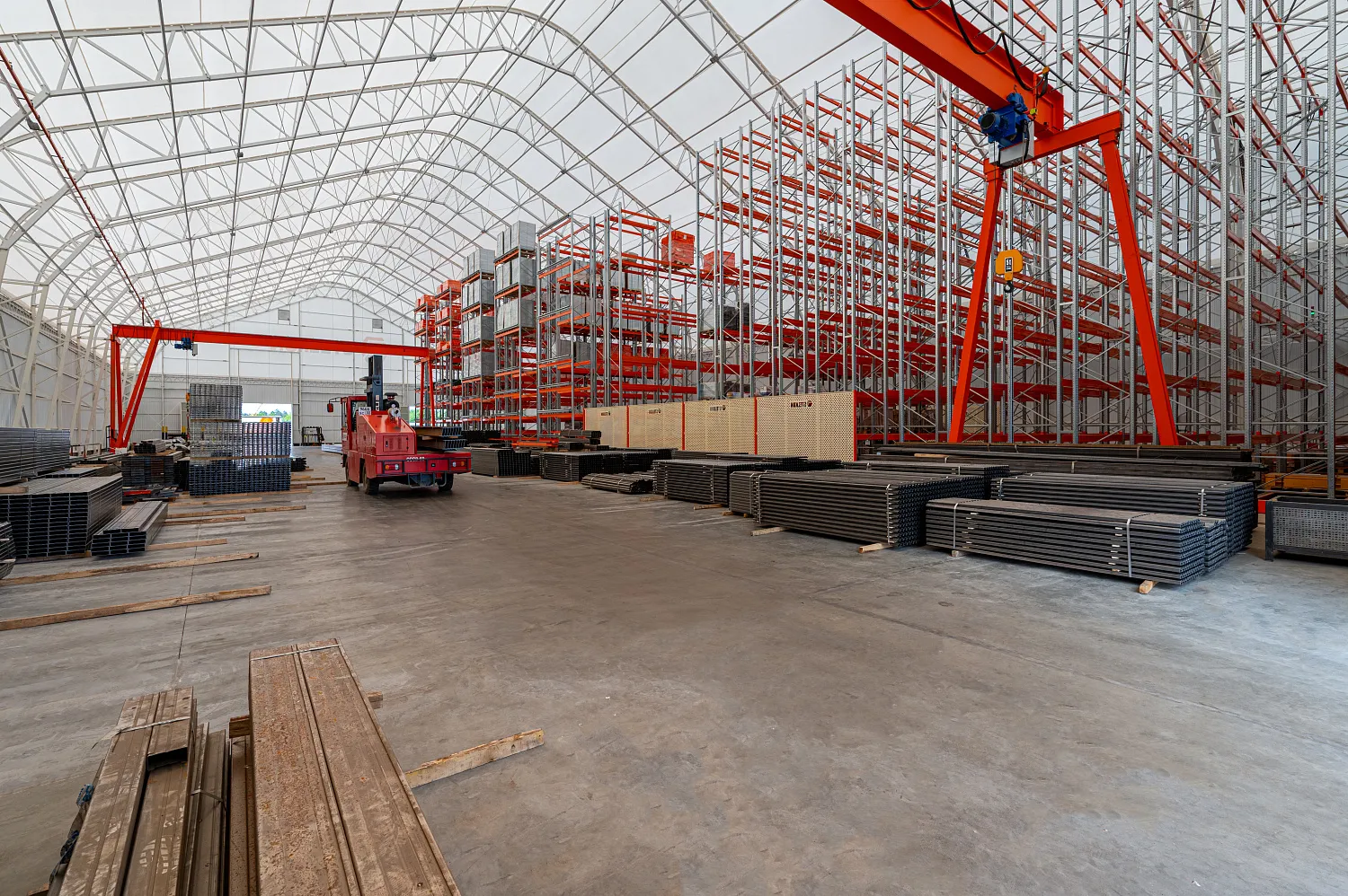 Начало строительного сезона: растёт спрос на каркасно-тентовые ангары