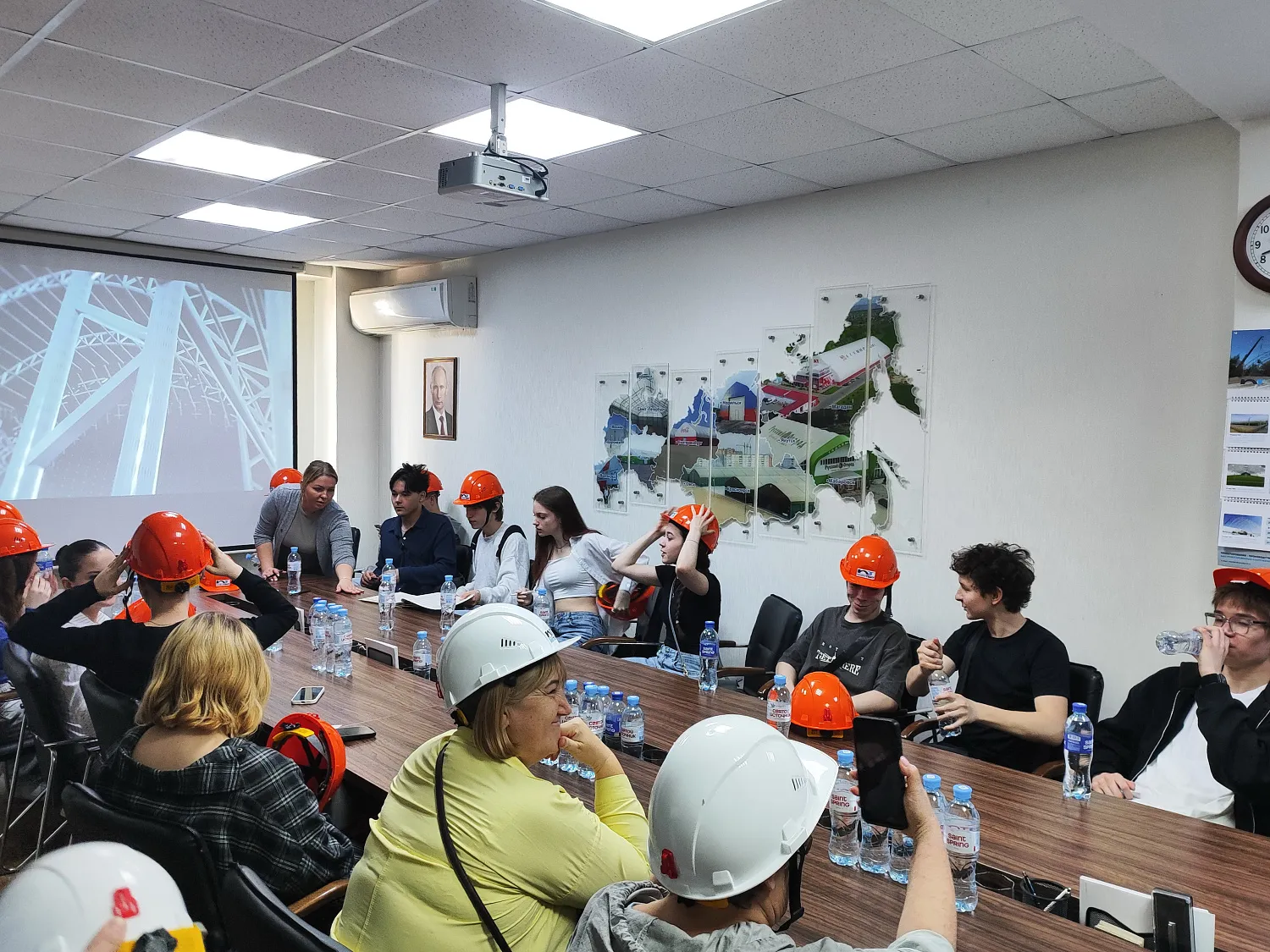 Школьники школы №53 побывали на экскурсии на заводе тентовых сооружений «Новотент»