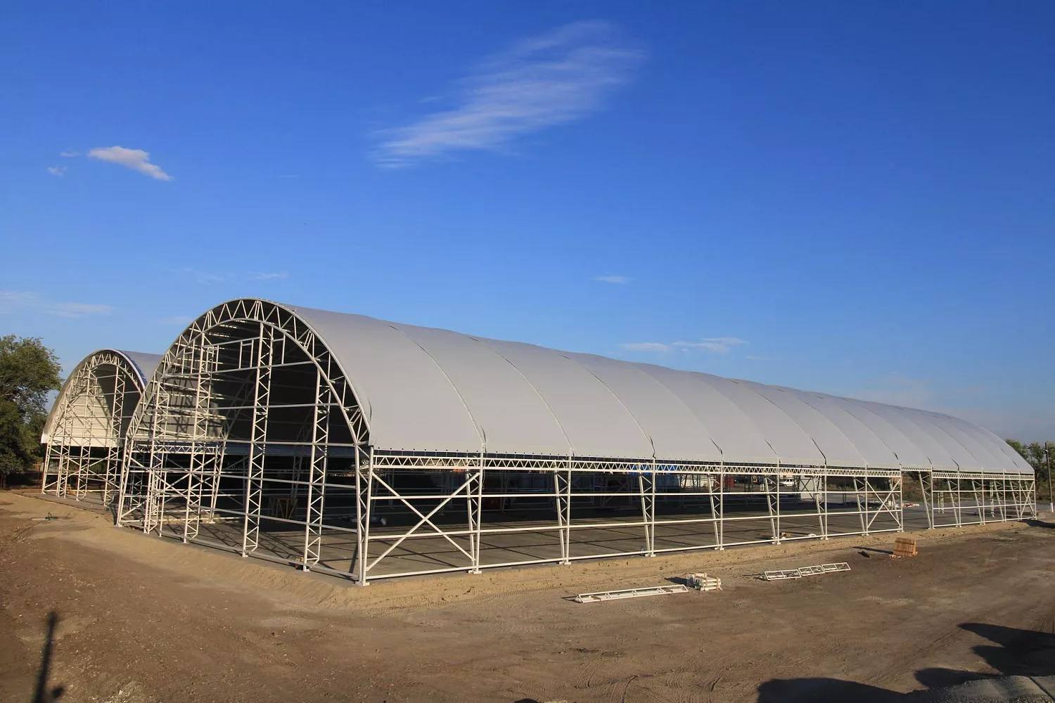 Завершение монтажа внешнего тента ангарного комплекса сооружений в Ростовской области
