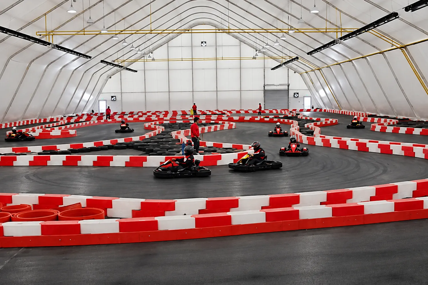 Два одинаковых ангара могут стоить по-разному: от чего зависит конструкция КТС